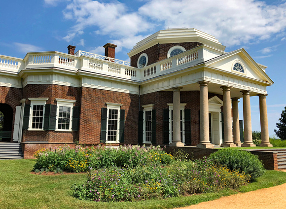 Monticello with flowers in front