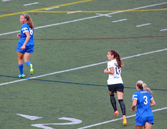 Alex Morgan running upfield